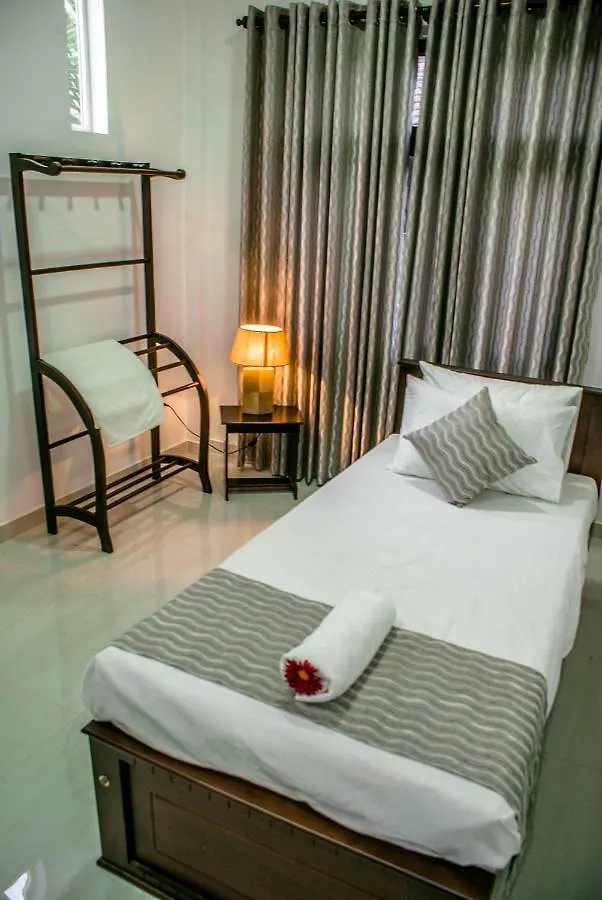 Bivora Villa Negombo Bed & Breakfast